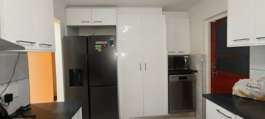 3 Bedroom Property for Sale in Strandfontein Village Western Cape